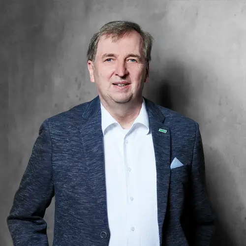 Jörg Simon has extended his management board contract at NORDWEST Handel AG through the end of 2027. 
