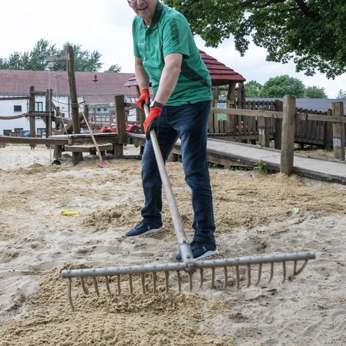 Rund 20 Mitarbeitende von NORDWEST haben sich im Rahmen des Help Days tatkräftig bei der help and hope Stiftung in Dortmund engagiert. 