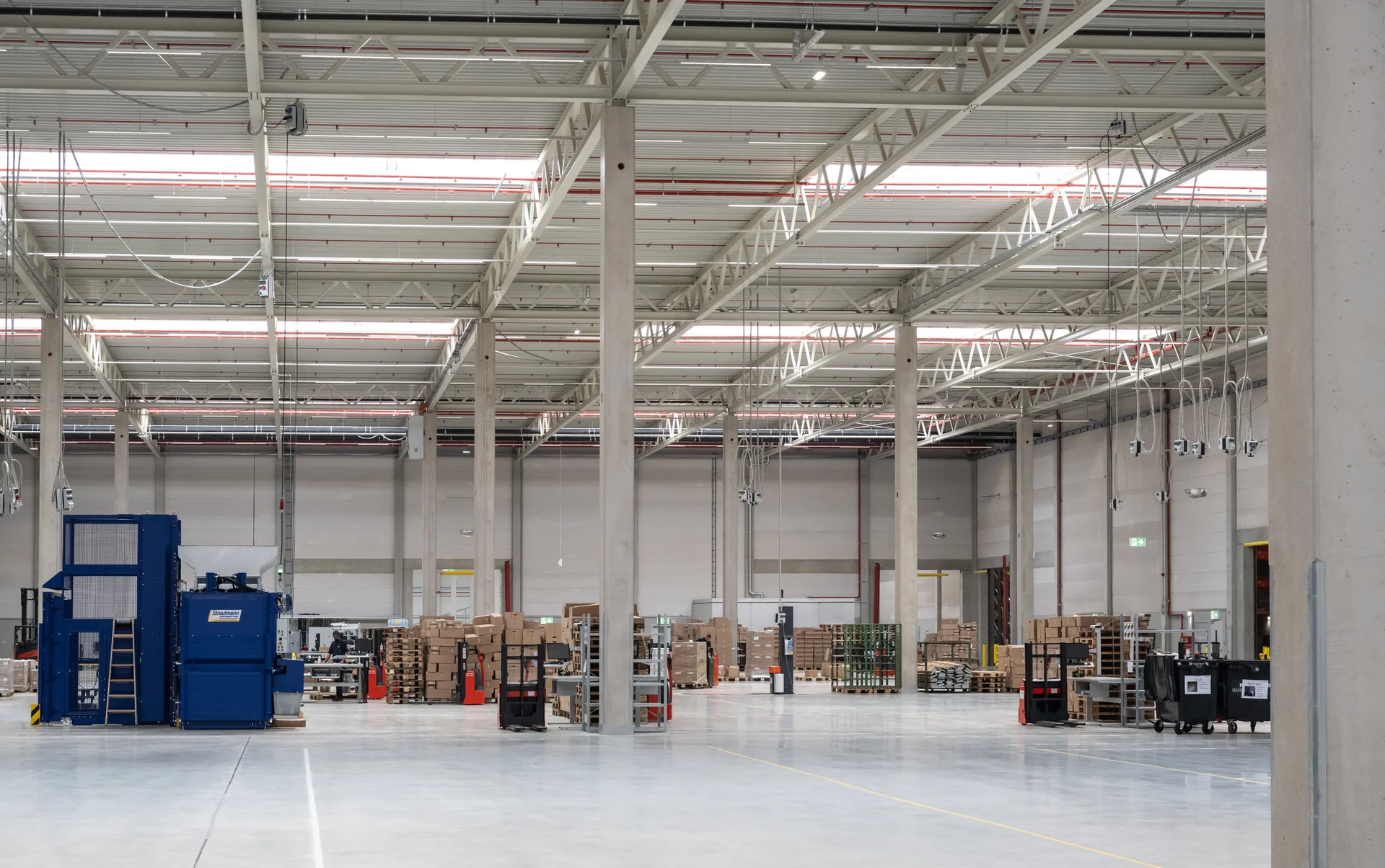 Innenaufnahme der Lagerhalle Logistikzentrum Alsfeld