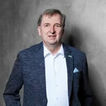 Jörg Simon hat seinen Vorstandsvertrag bei der NORDWEST Handel AG bis Ende 2027 verlängert.