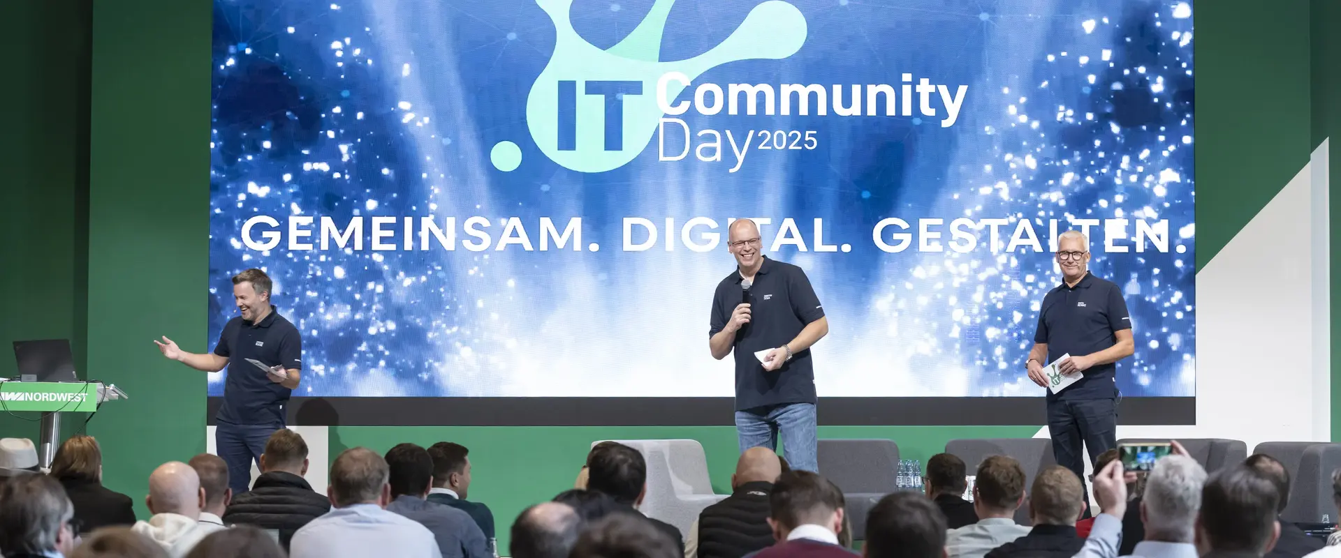 Christian Blicke (Bereichsleiter Digitalisierung & E-Business Beratung), Thorsten Sega (Vorstand) und Martin Reinke (Geschäftsbereichsleiter  Digitale Services & E-Business) bei der Begrüßung der Gäste. 