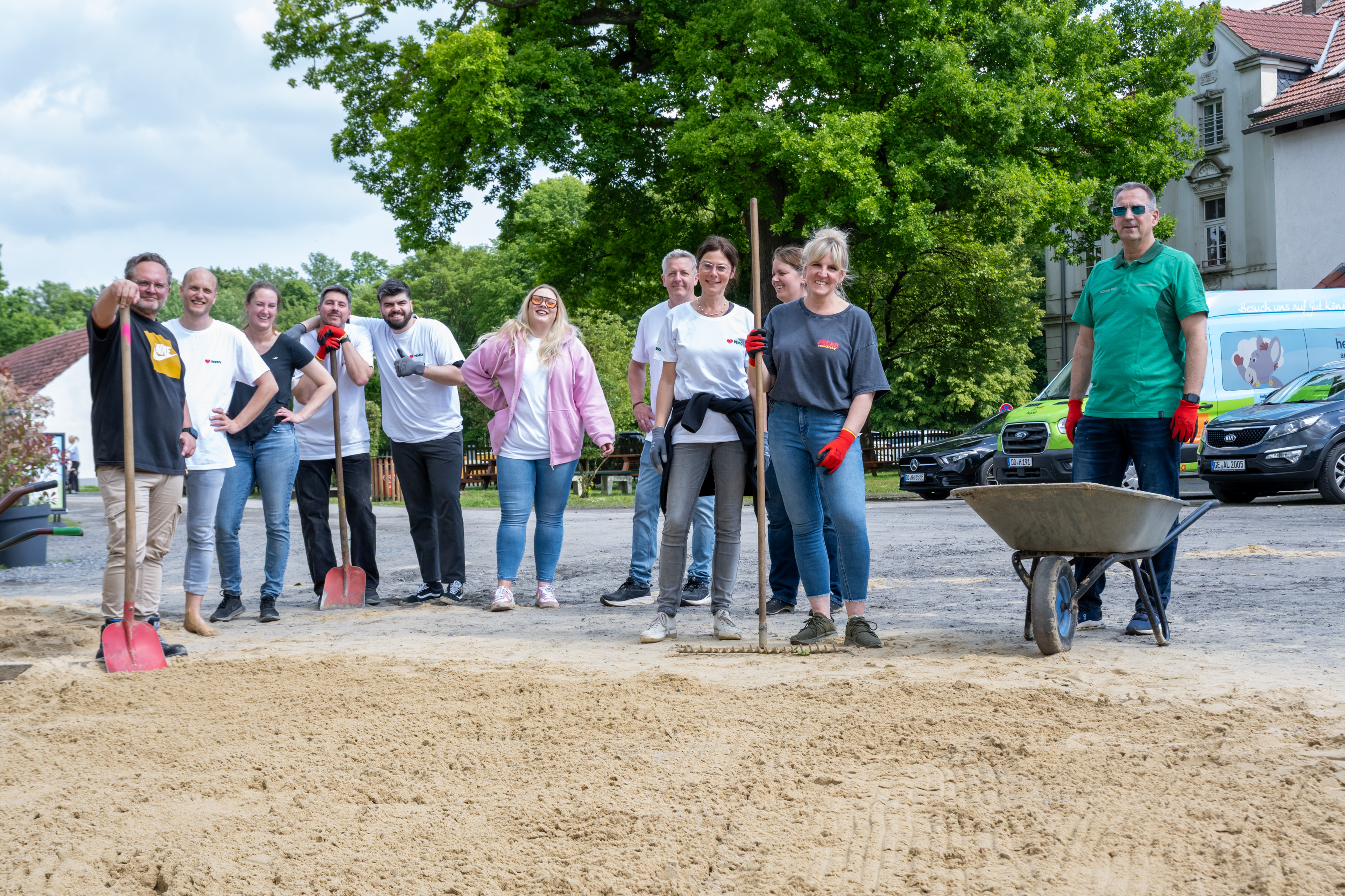 Rund 20 Mitarbeitende von NORDWEST haben sich im Rahmen des Help Days tatkräftig bei der help and hope Stiftung in Dortmund engagiert. 